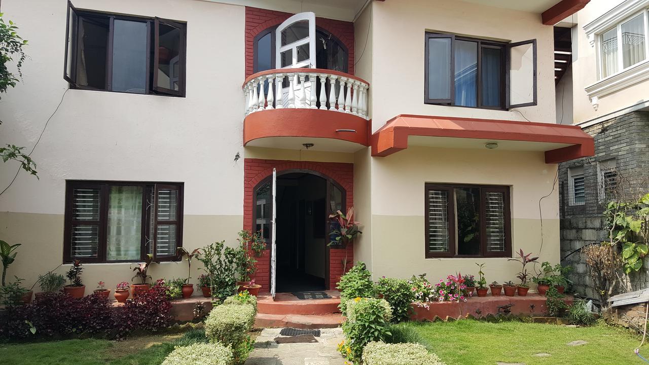 Nepali Cottage Guest House Pokhara Exterior photo